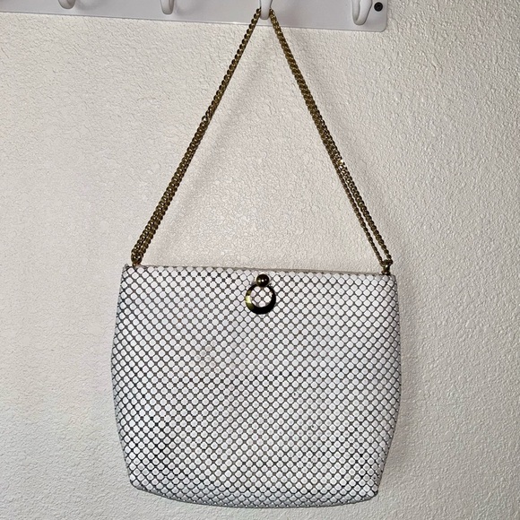 Vintage Whiting and Davis white hand bag - Picture 2 of 3